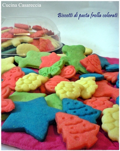Biscotti di pasta frolla colorati ricetta dolci