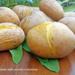 Lessare le patate nella pentola a pressione